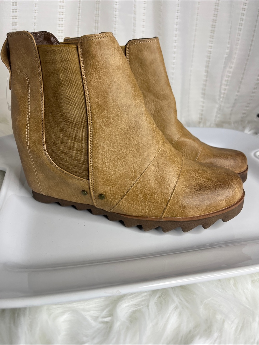 NWT Source Unknown Distressed Tan Wedge Ankle Boots